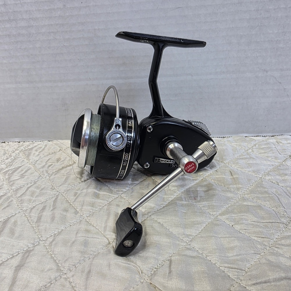 Garcia 3000 Spinning Fishing Reel Made in Japan Used Great Condition